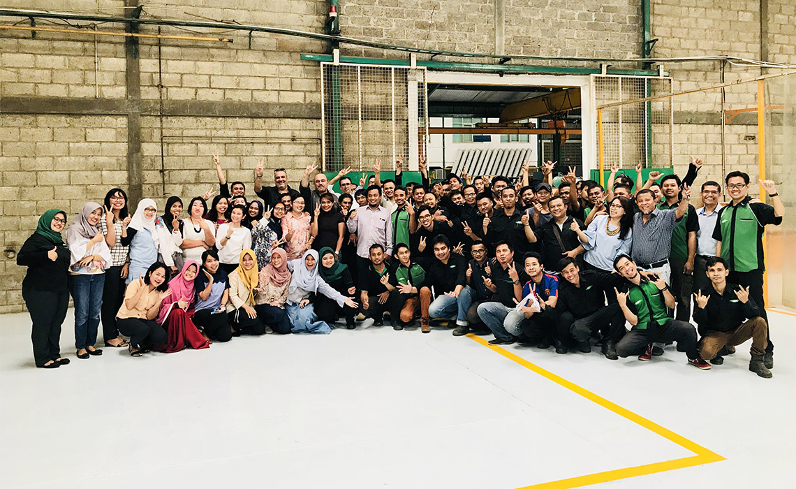 The BITZER Team in Indonesia celebrates the 20-year anniversary of PT BITZER Compressors Indonesia