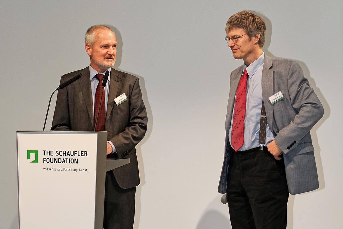 Michael Kauffeld 教授（右）在“2016 压缩制冷行业峰会”上