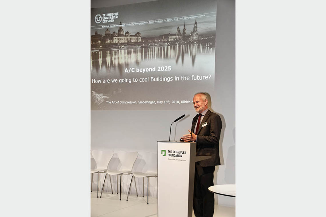Prof. Dr. Ullrich Hesse, Leiter der BITZER Professur für Kälte, Kryo- und Kompressorentechnik, Technische Universität Dresden bei seiner Rede über „Air-Conditioning beyond 2025“