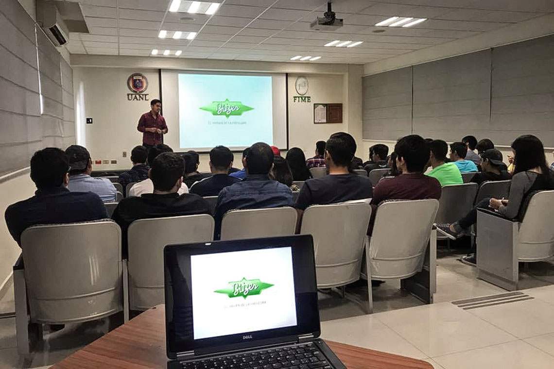 Students at Faculty of Mechanical and Electrical Engineering (FIME) listening to a BITZER presentation