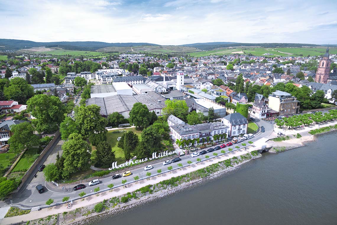 Dank der CSH Modelle des Kälte- und Klimatechnikspezialisten BITZER produziert der Getränkehersteller nun besonders effizient in der Altstadt des beliebten Ausflugsziels Eltville am Rhein