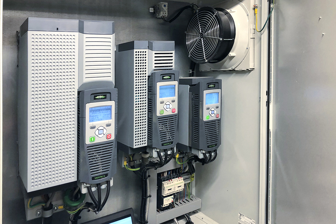 Drei BITZER VARIPACK Frequenzumrichter steuern ECOLINE Hubkolbenverdichter in einer der CO2-Anlagen von Woolworths im australischen Prestons