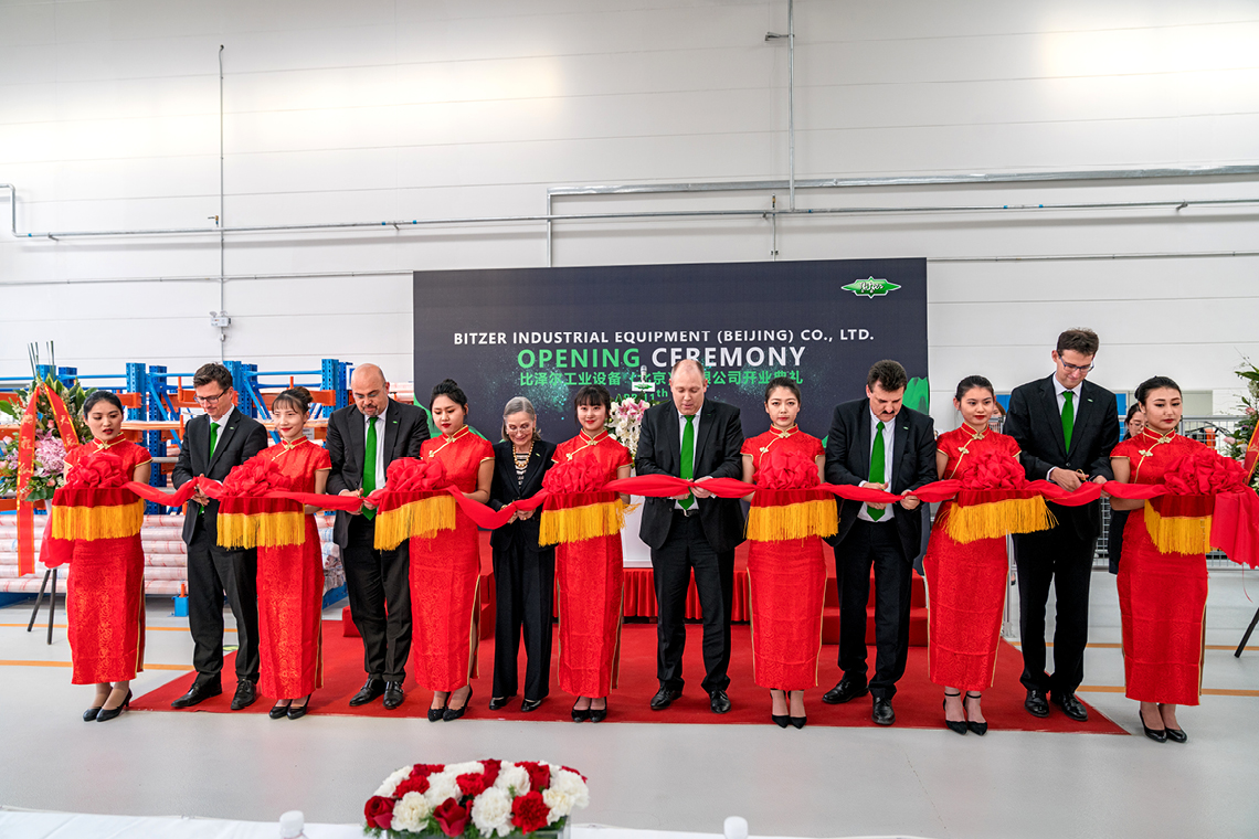 Christiane Schaufler-Münch and the BITZER management team officially opened BITZER Industrial Equipment (BIE) in Beijing on 11 April 2018: (from left to right) Frank Hartmann (Chief Financial Officer), Gianni Parlanti (Chief Sales and Marketing Officer), Christiane Schaufler-Münch (Chairwoman of the Board of Trustees of THE SCHAUFLER FOUNDATION and the BITZER Supervisory Board), Rainer Große-Kracht (Chief Technology Officer), Christian Wehrle (Chief Operations Officer) and Garvin Hoefig (General Manager of BIE)
