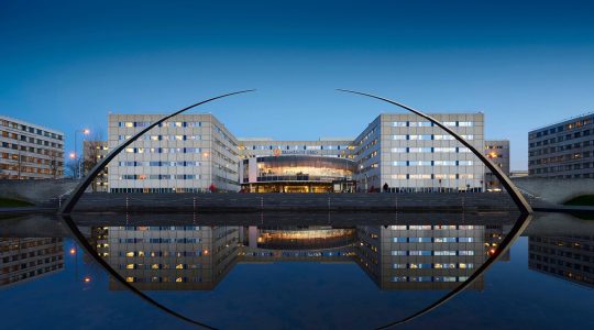 Das Maastricht University Medical Centre+ ist eine Partnerschaft zwischen dem Universitätsklinikum Maastricht und der Fakultät für Gesundheit, Medizin und Life Sciences der Universität Maastricht