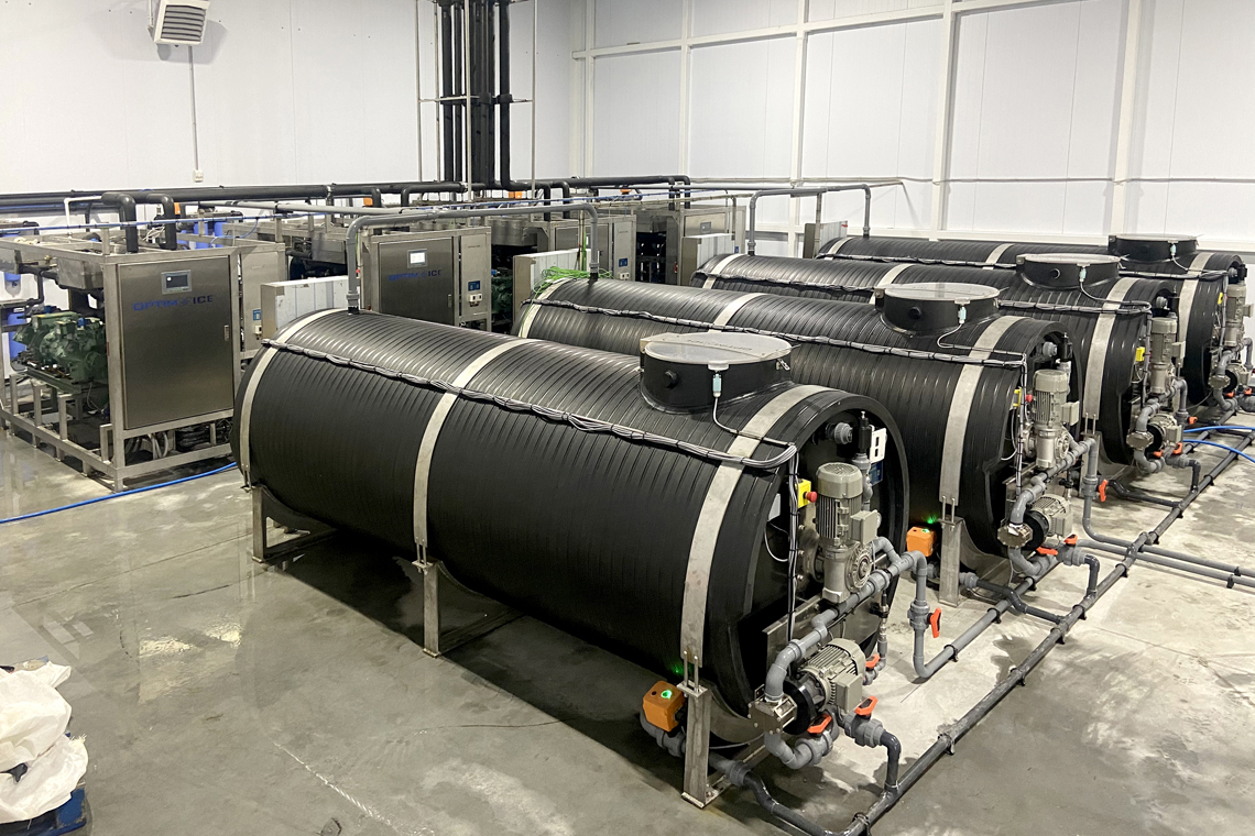 Four storage tanks accompanied the slurry machines. Each tank can deliver several cubic metres of slurry ice per hour. Picture: Einar Adalsteinn Jonsson